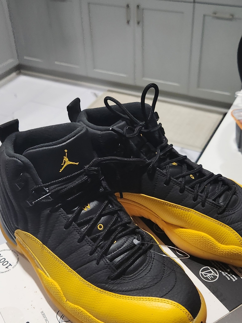 Jordan Men’s Black/Yellow Retro Basketball Shoes